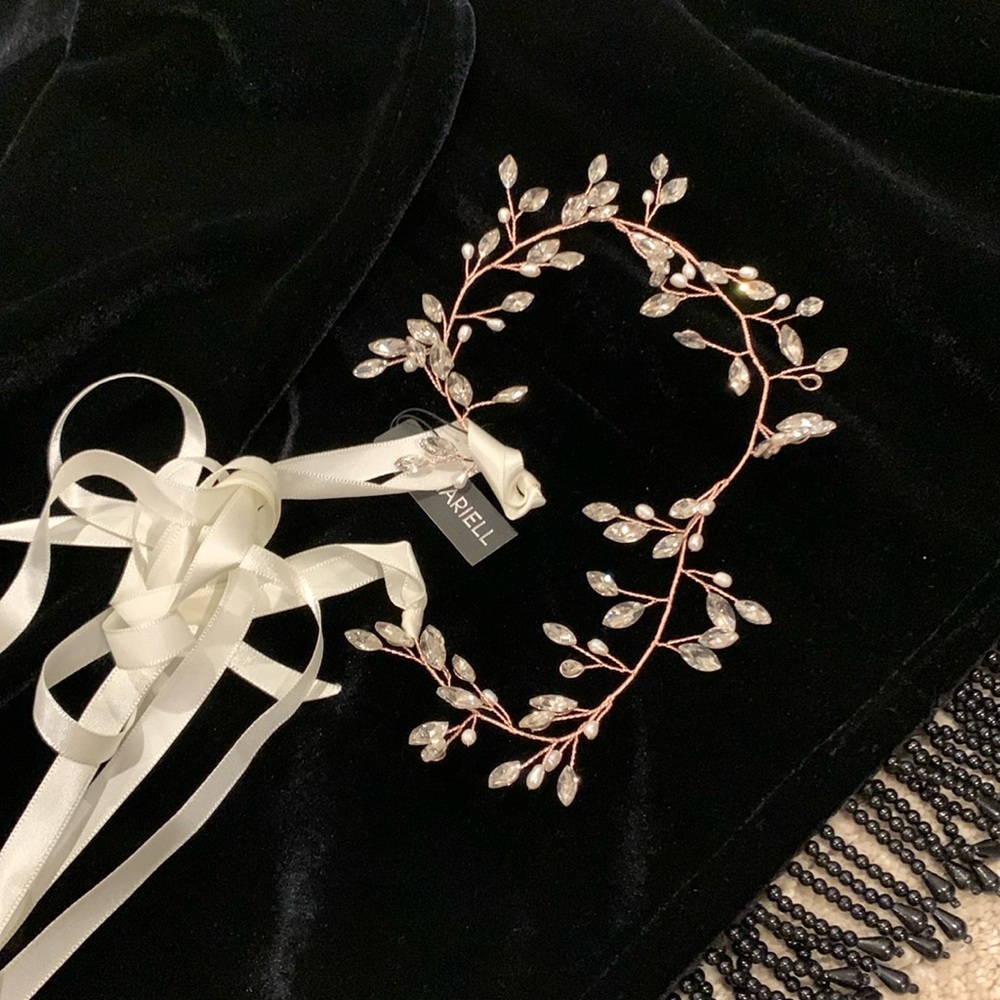 Matching headpiece to earrings in pink gold
